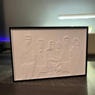 Персонализирана литофанна плоча със семеен 3D портрет в черна рамка